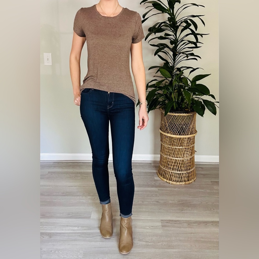 Short sleeve brown t-shirt